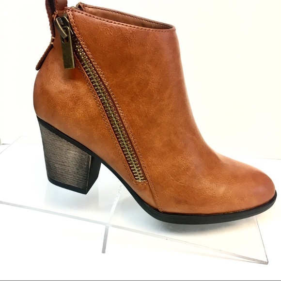 NWT Zipper Detail Ankle Boot with Mid Heel - Picture 2 of 7
